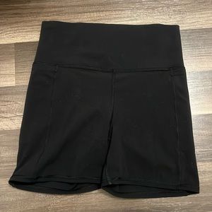 Vuori Studio Pocket Short